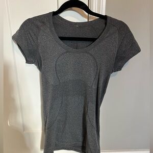 Lululemon swiftly tech short sleeve. Gray. Great condition. Size 6.